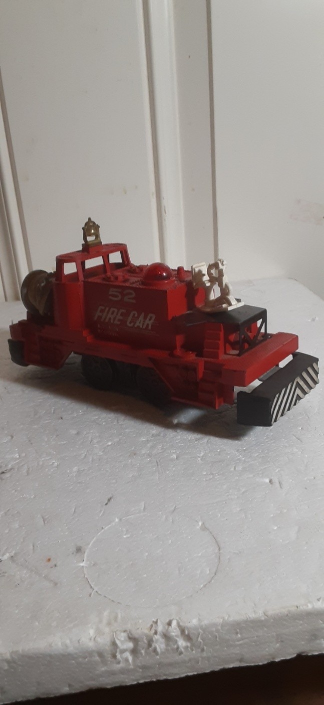Lionel post war#52 FIRE CAR-runs forward&reverse(see description)