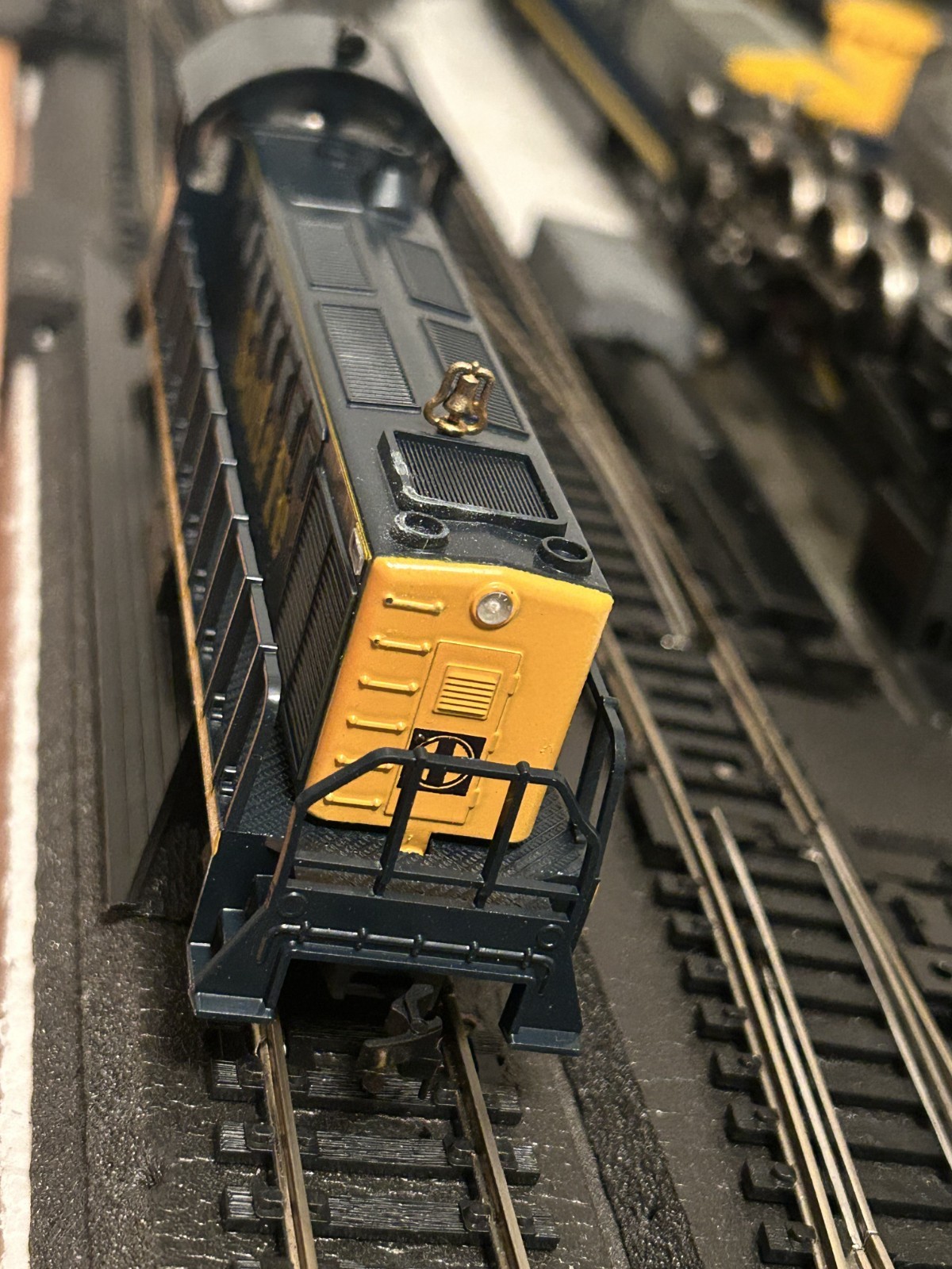 Model Power ALCO 1000 HP Yard Switcher #6832 Santa Fe 3415 New in Box