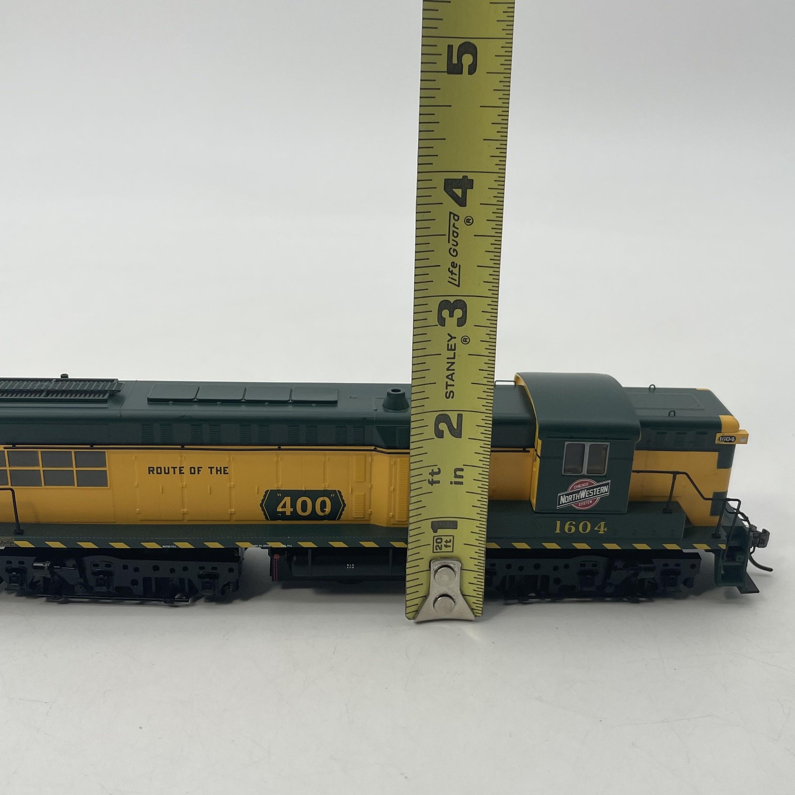 Bowser HO Scale Baldwin AS-616 Diesel Locomotive C&NW 1604 Yellow DC Model Train