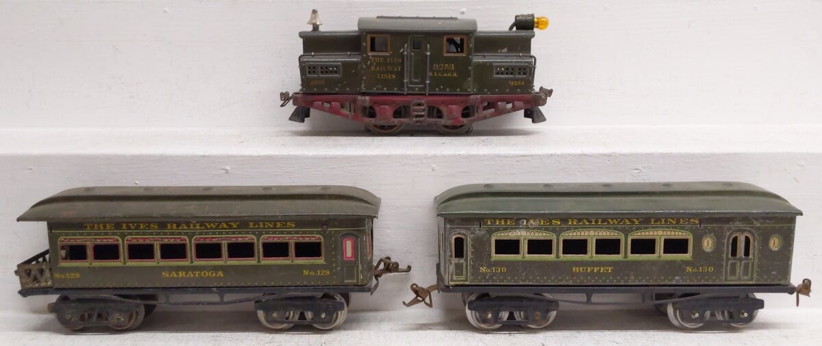 Ives 3253 Vintage O 0-4-0 Tinplate Prewar Electric Loco w/ (2) Passenger Cars
