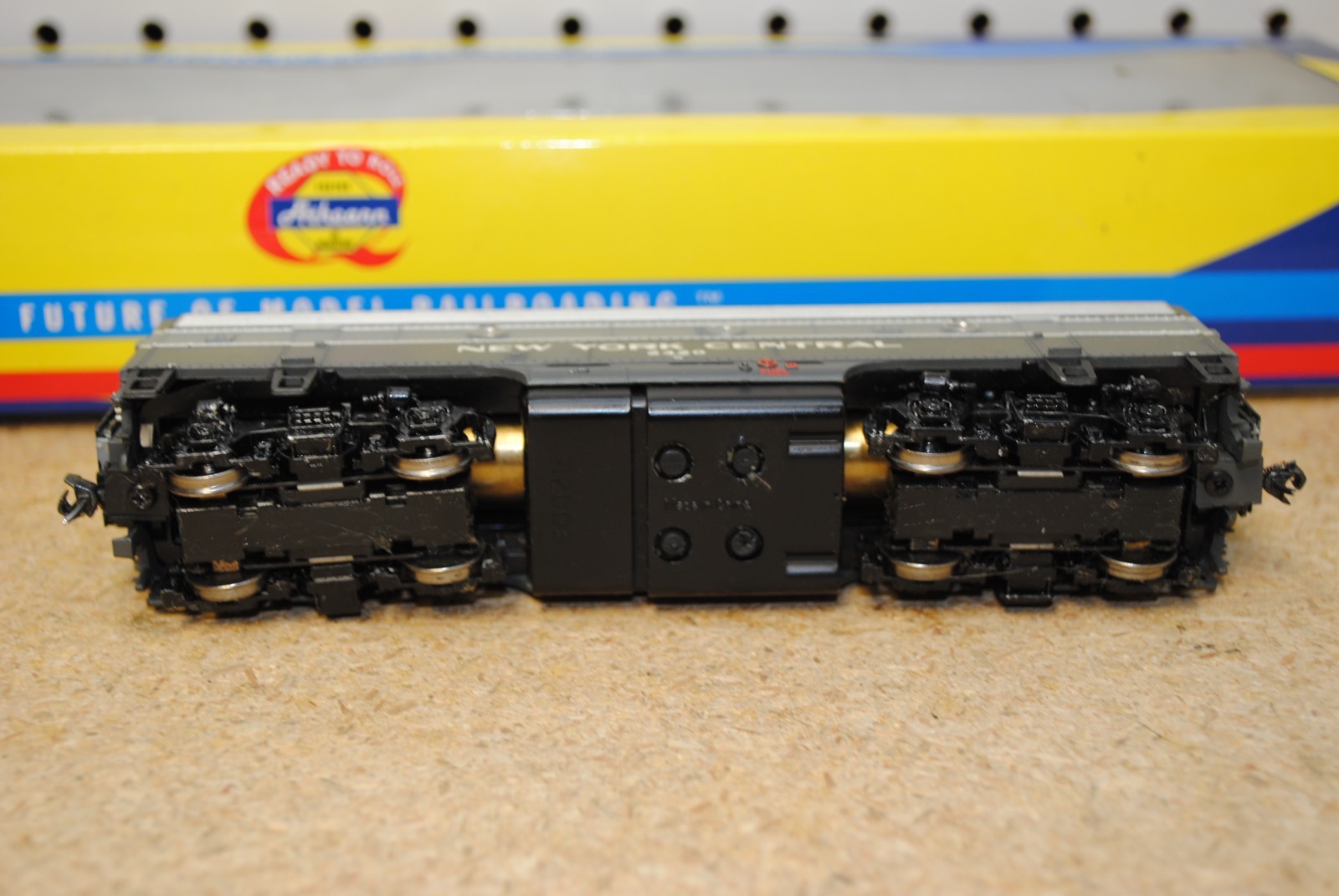 Athearn ATH76105 New York Central #1636 & 2420 F-7A/F-7B Diesel Loco Set HO RTR