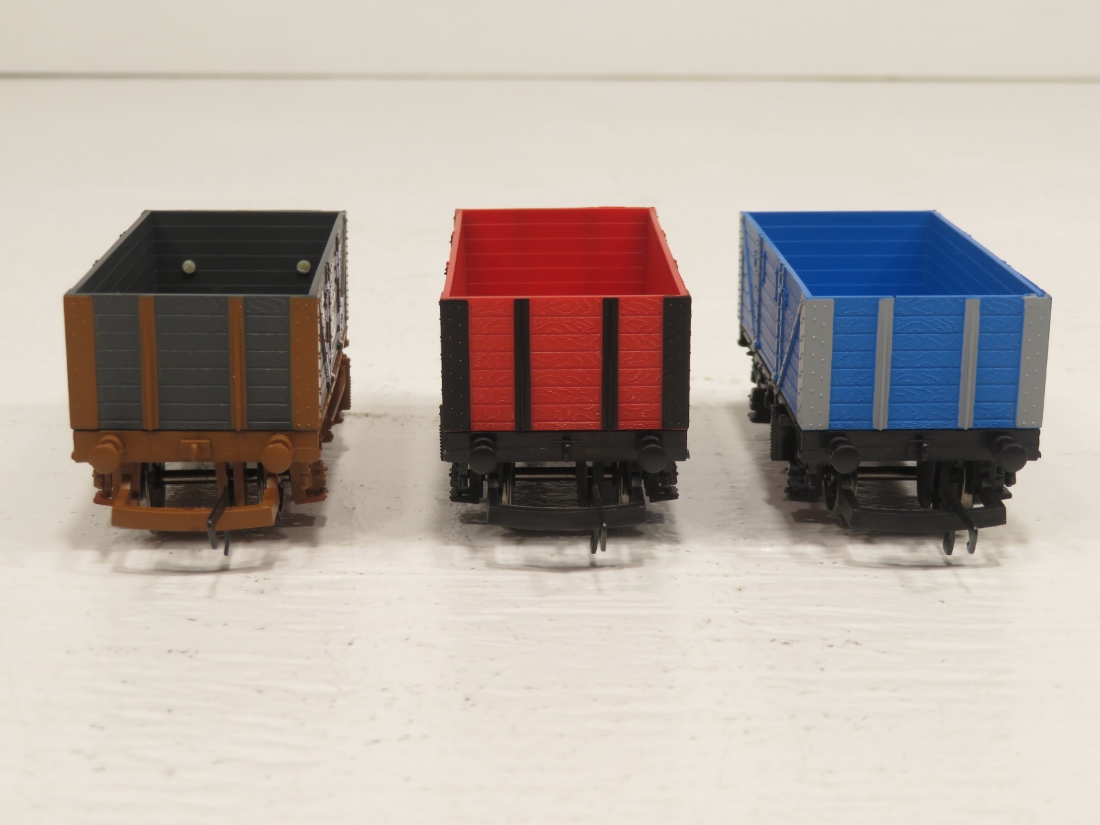 Hornby R9301 OO Gauge Thomas & Friends Wagon 3 Pack LN