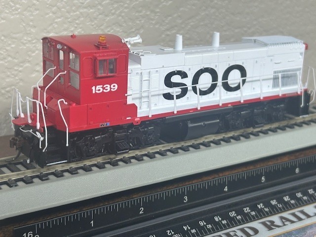 SOO LINE MP15ac SWITCHER LOCO – DC/DCC Ready – HO Scale -” GENESIS ” NEW OOP