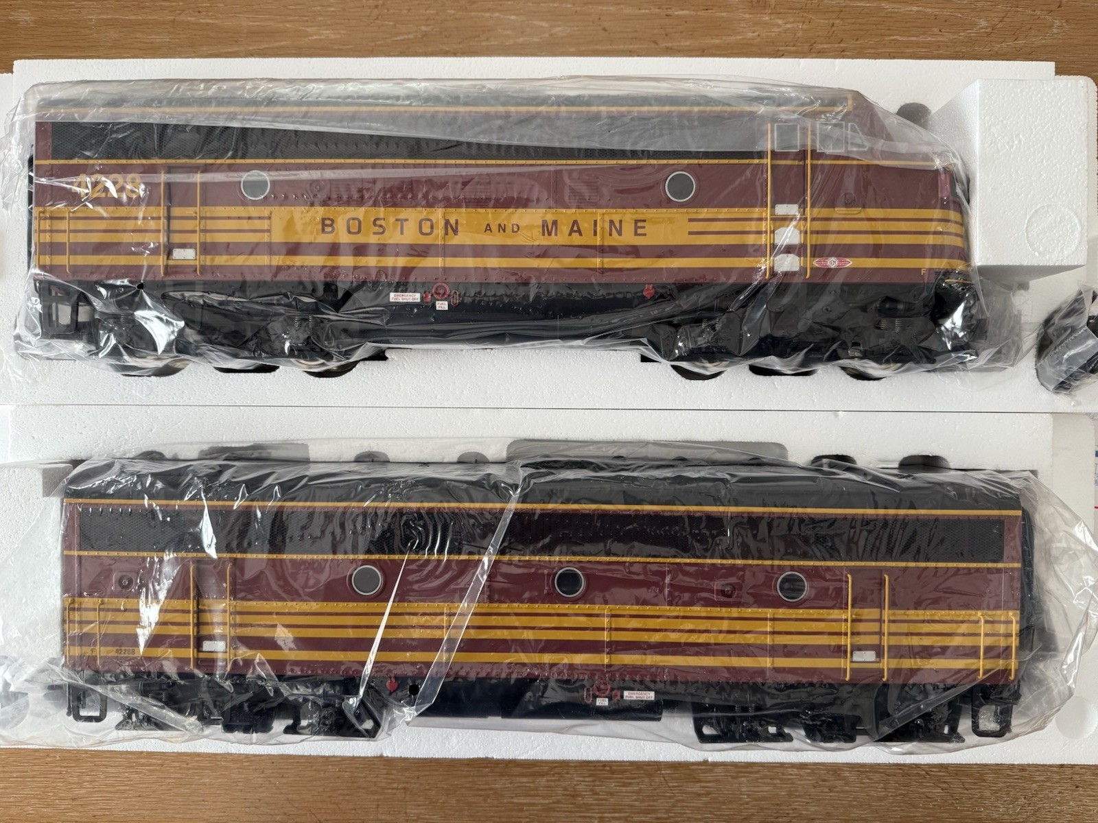 USA Trains Boston and Maine EMD F-3 AB Units R22268 G Scale (MINT In Box) RARE!