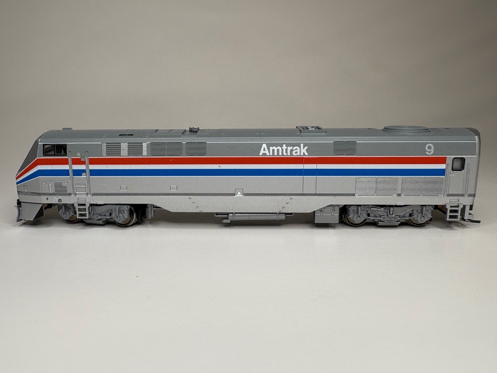 Kato n scale Amtrak P42 Phase III Set of 2 #9, #53 Very Clean! MPN #106-6101