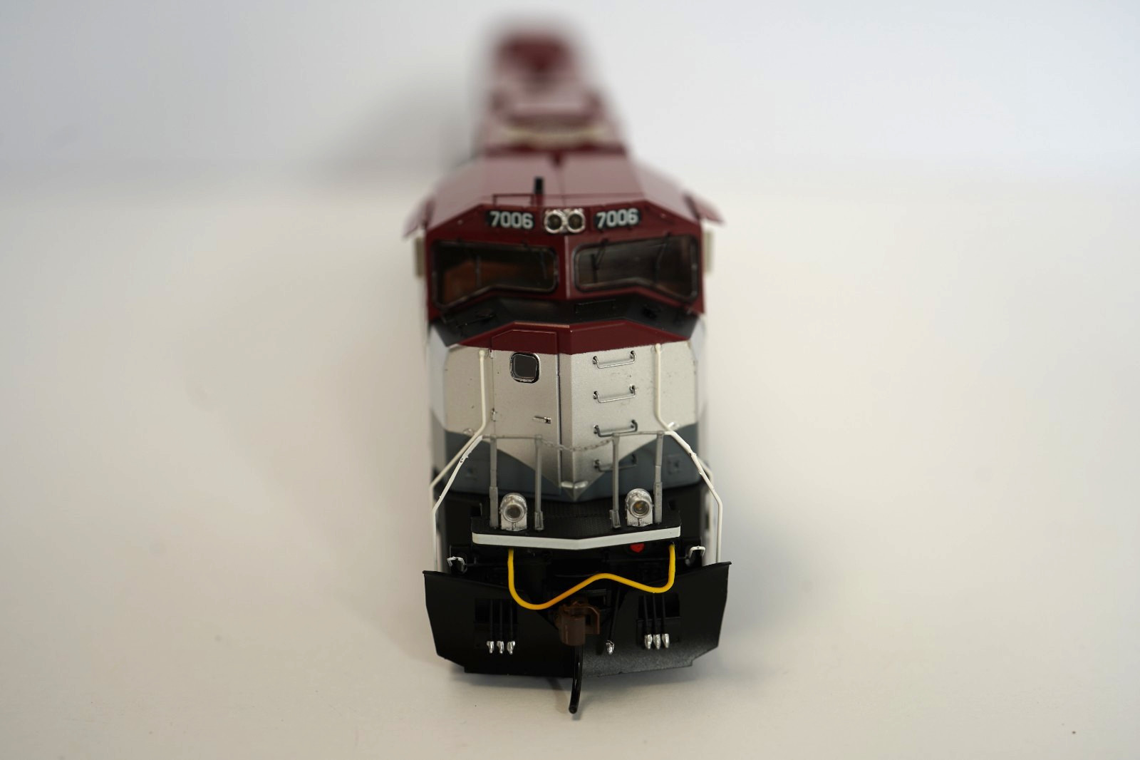 Athearn EMD SD70M EMD Leasing paint DC Excellent #7006