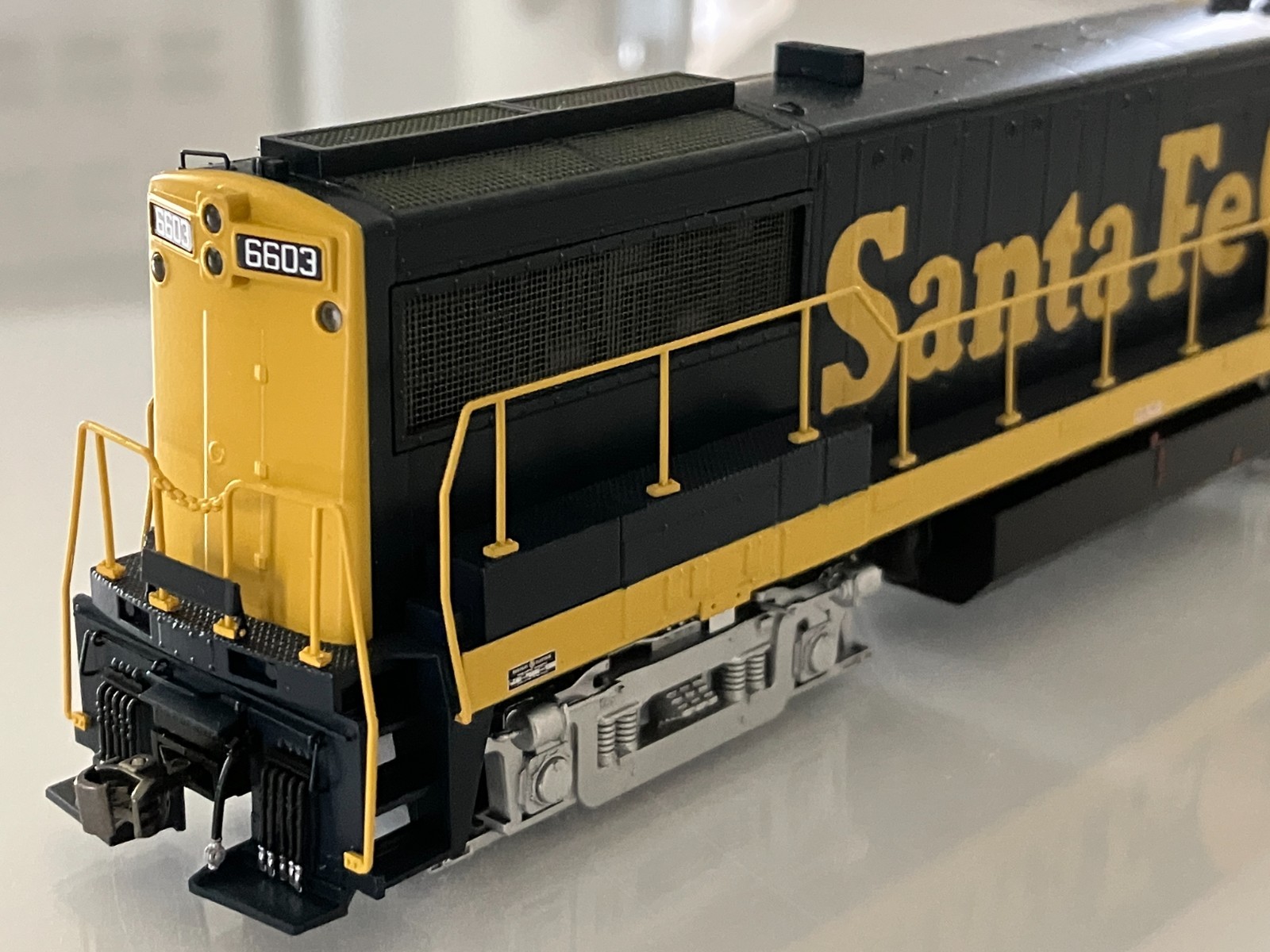 NEW Bowser #25176 Santa Fe U25B #6603 w/DCC and Lok Sound