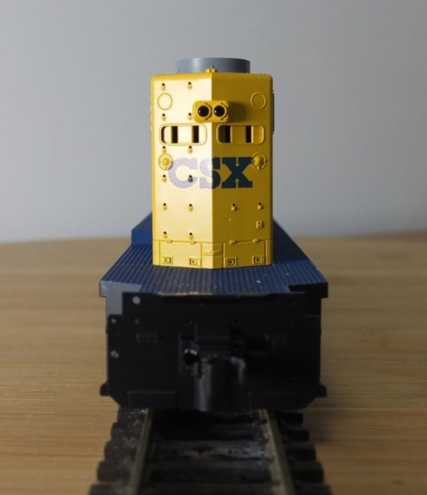 Kato 37-2706 HO gauge EMD SD40-2 CSX yellow grey and blue livery – no.8204