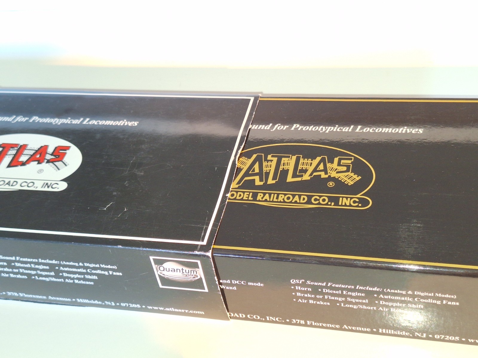 Atlas 9664 DCC & QSI Sound, Union Pacific Dash 8-40C. As New cond. HO scale.Box