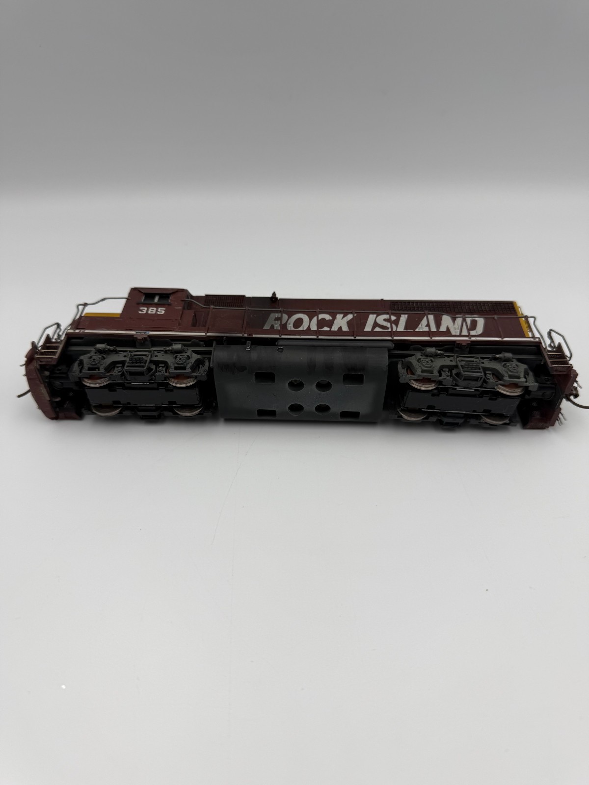 HO Athearn Late Model GP-40 Rock Island #385. Superb Custom Finishing.
