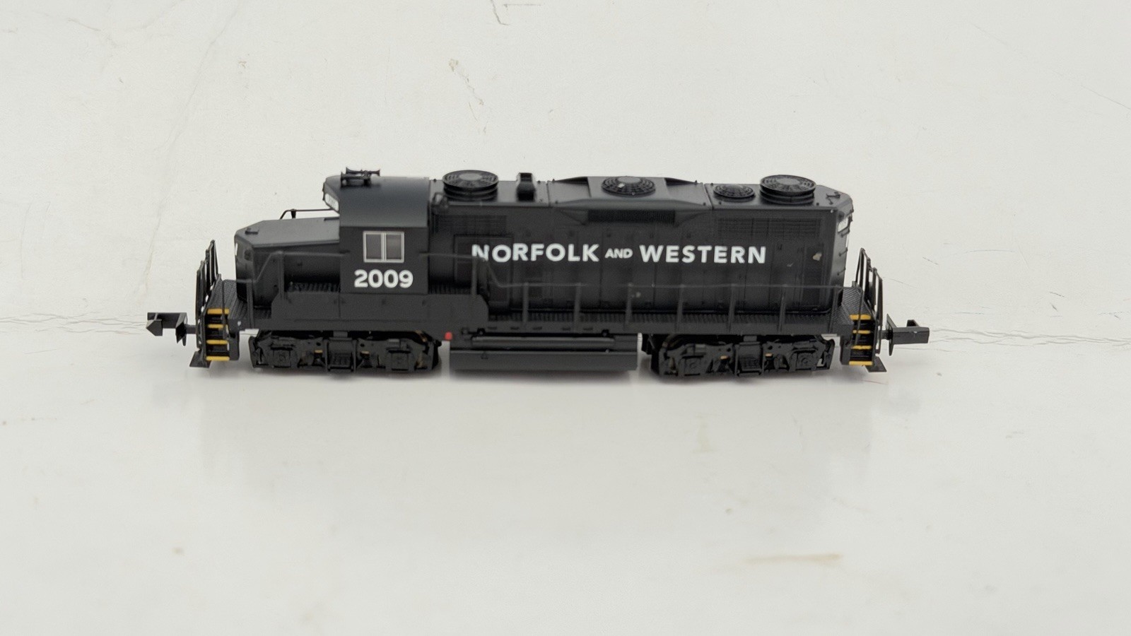 Life-Like N Scale 2009 GP-20 Locomotive Norfolk & Western #2009