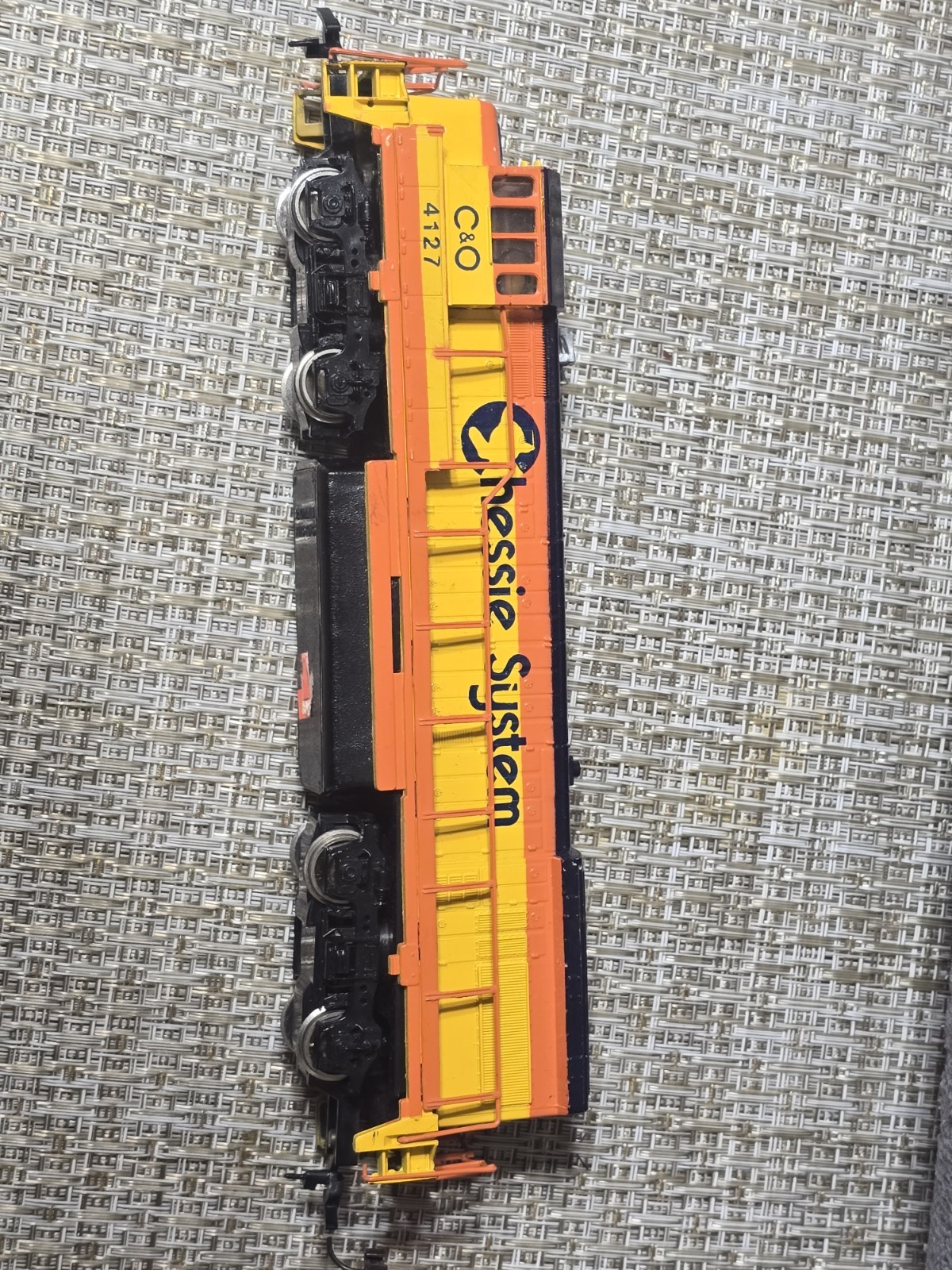 Lot of 2 Bachmann HO Scale Diesel Locomotives-Chessie System B&O & C&O – Powered