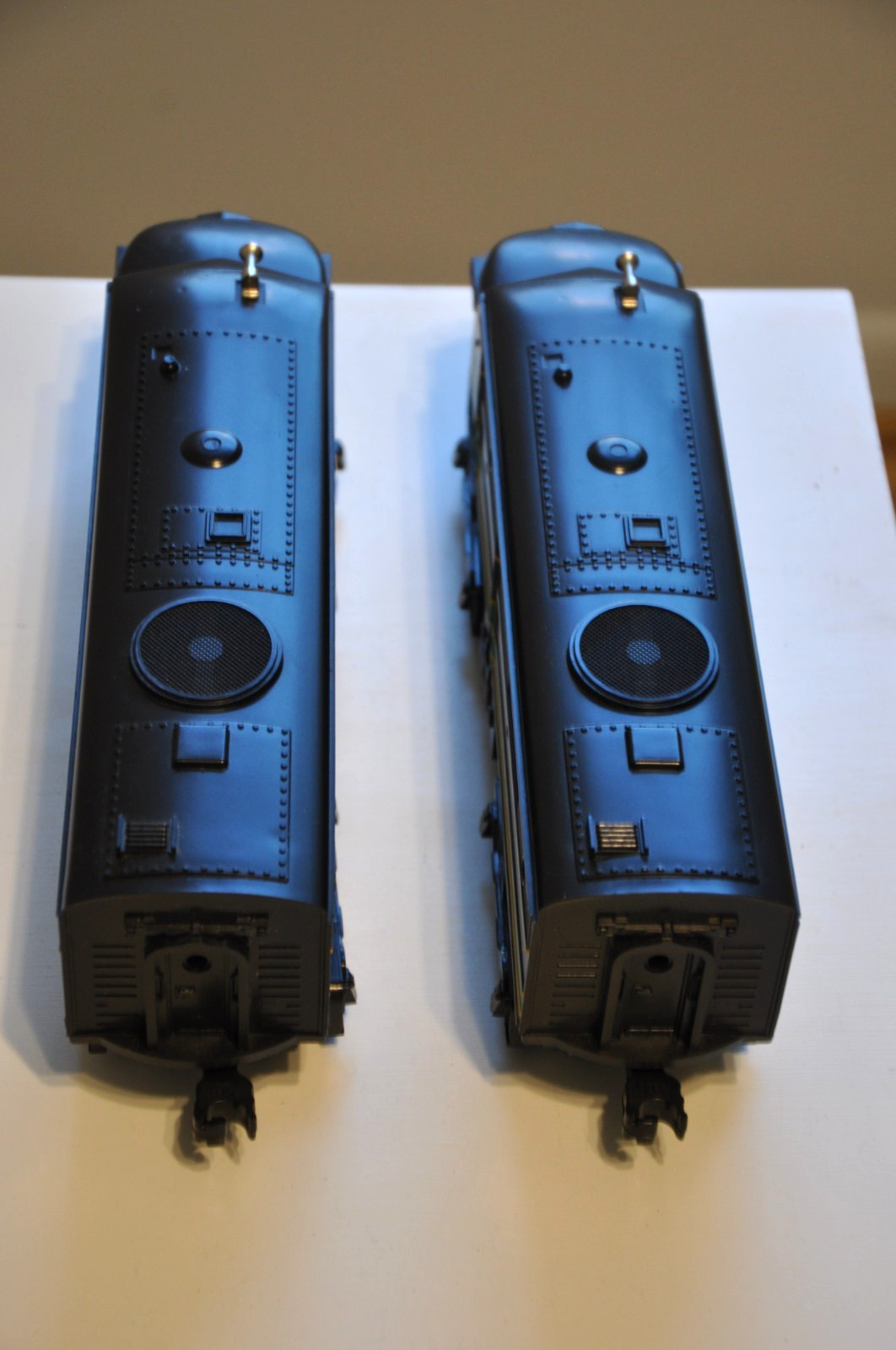 Nice Vtg LIONEL 6-18934 READING FA-2 Alco A-A Diesel Locomotive Set 300/304 READ