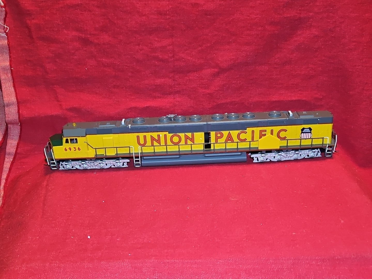 Bachmann HO Union Pacific Dd40AX 16 Wheel Diesel Locomotive # 6936