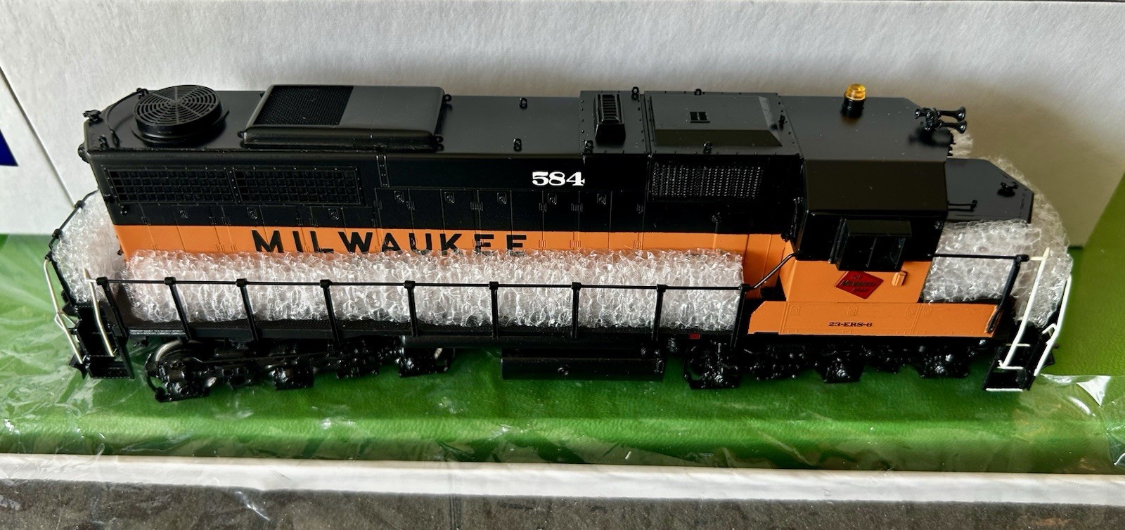 HO Brass Overland Models OMI-5119.1 Milw Rd. SDL39 Diesel Locomotive #584