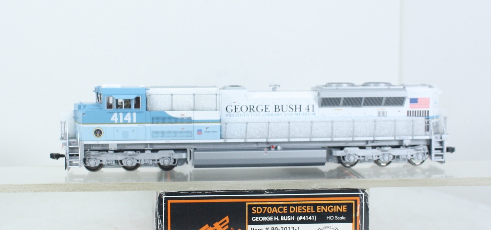 HO MTH 80-2013-1 George H. Bush SD70ACe Diesel Locomotive #4141 ProtoSound 3