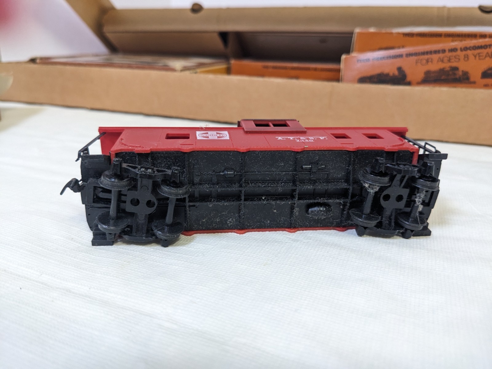 Vintage 1975 Tyco HO Scale Santa Fe Electric Train Set w brochure & price list