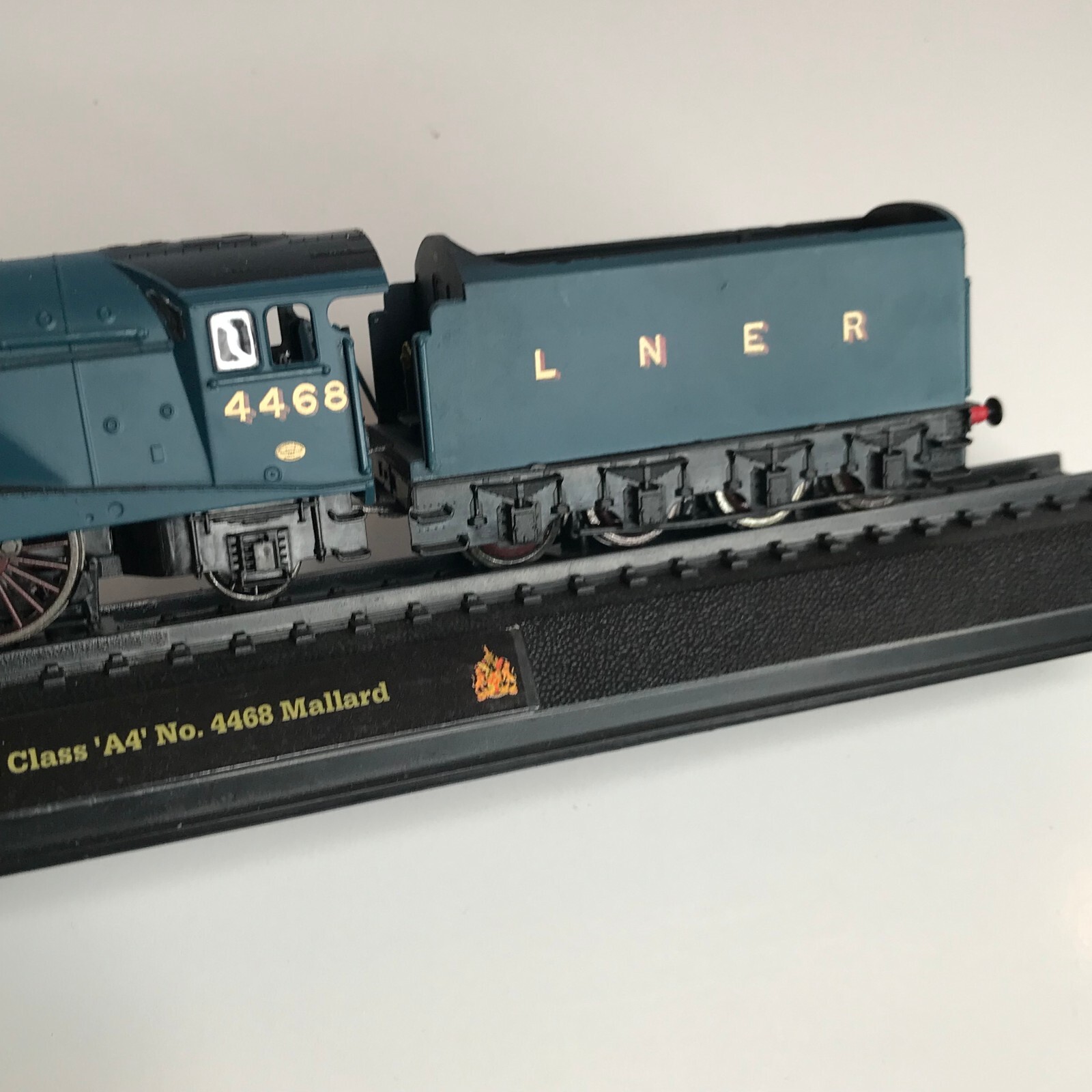 Vintage Mallard Model Plastic Train 1938 Class A4 No. 4468 On Stand