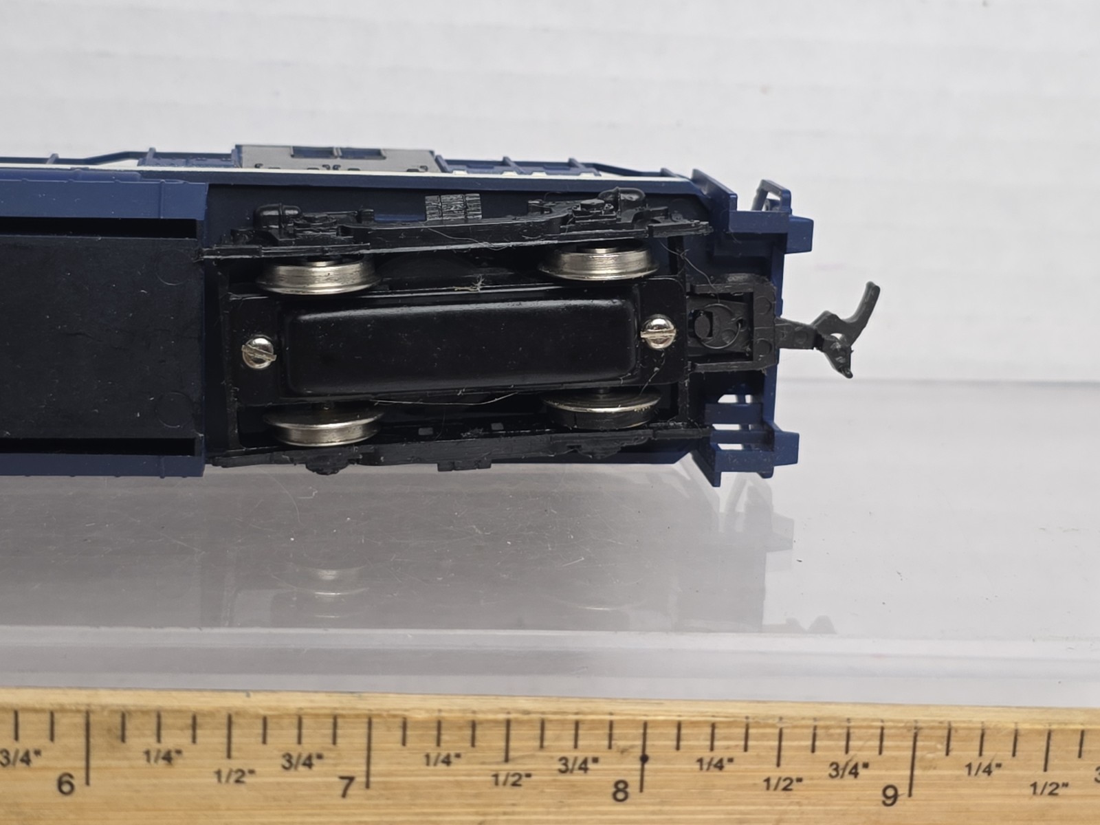 Life Like HO Scale T232 “Undecorated” RS-11 Diesel Road Switcher Locomotive Runs