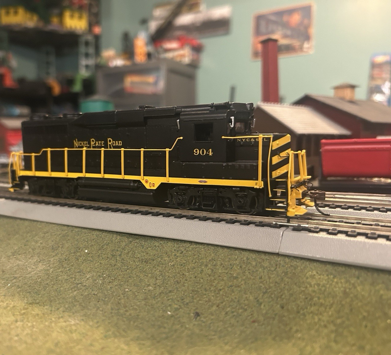 Bachmann HO EMD GP30 Nickel Plate Road #904 Diesel Locomotive DC Read Desc