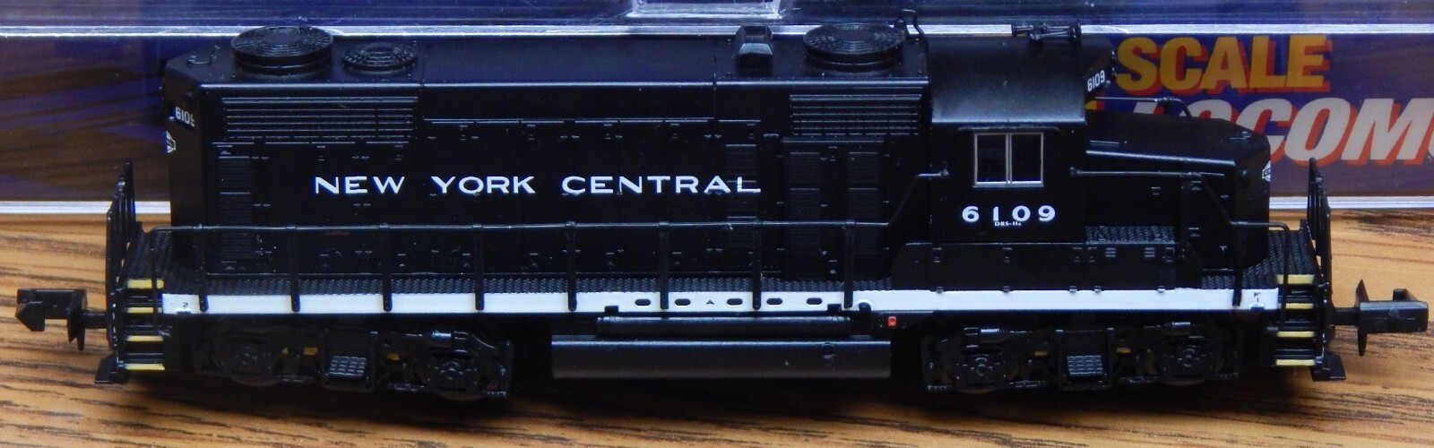 LIFE LIKE 7092 NYC GP-20 DIESEL LOCOMOTIVE USED VERY LITTLE W/BOX N GAUGE LQQK