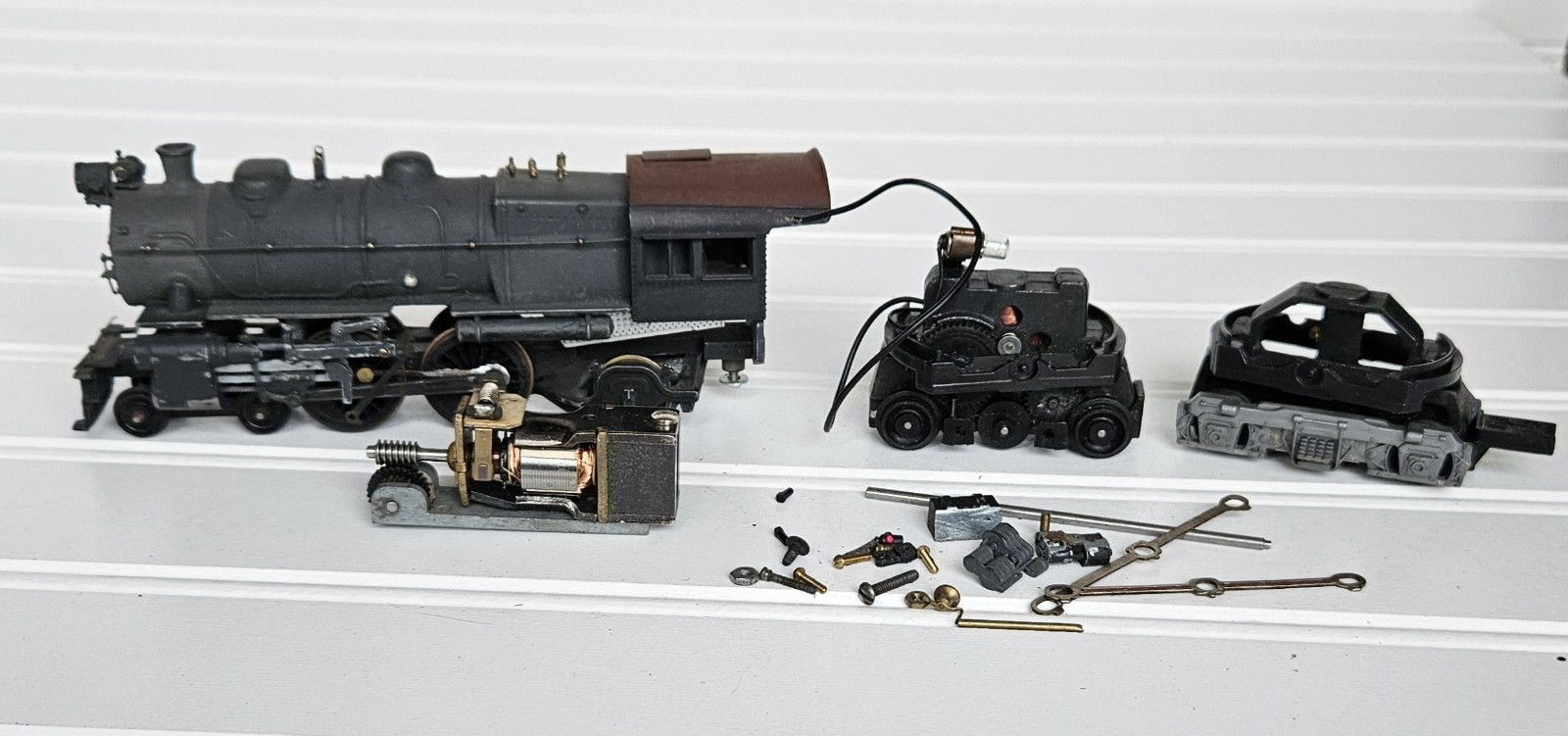 Old Vintage HO Scale Powered Steam Engine Diecast Metal Parts Repair Junkyard