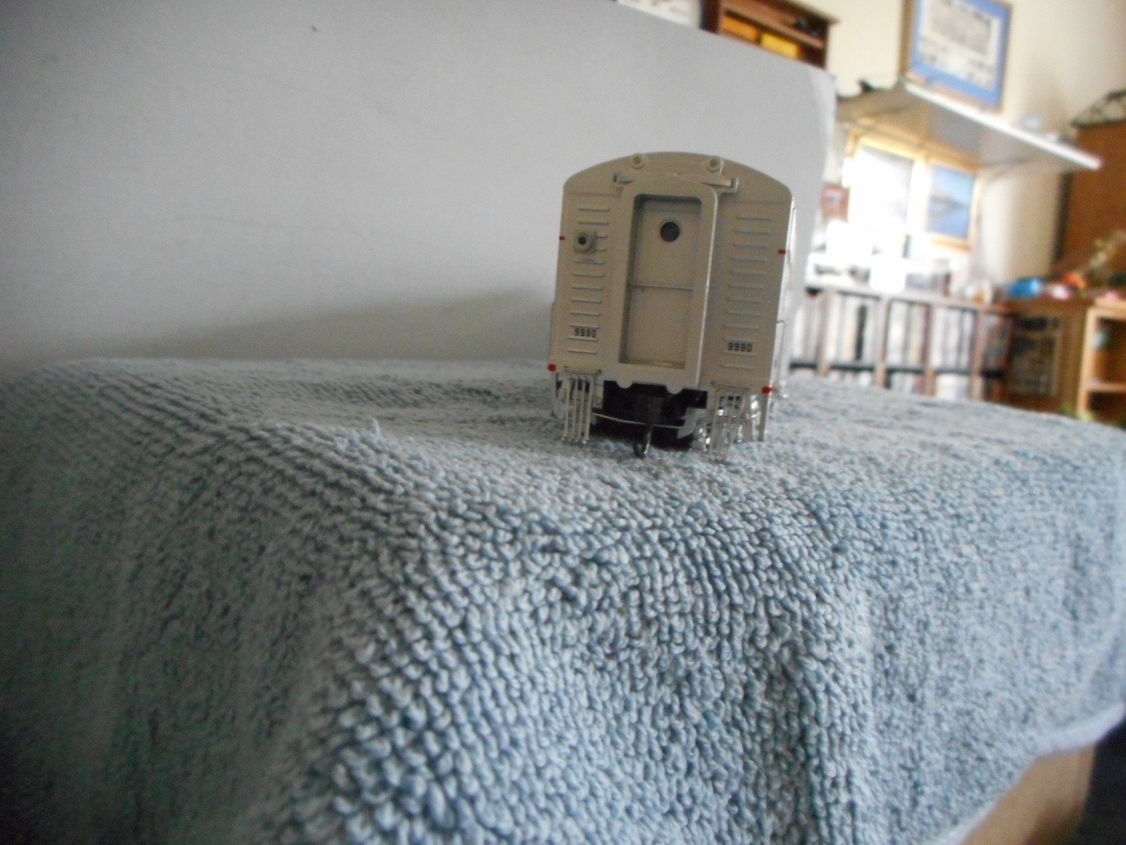 HO WALTHERS PROTO EMD E9A with LokSound 5 Sound & DCC — CB&Q # 9990