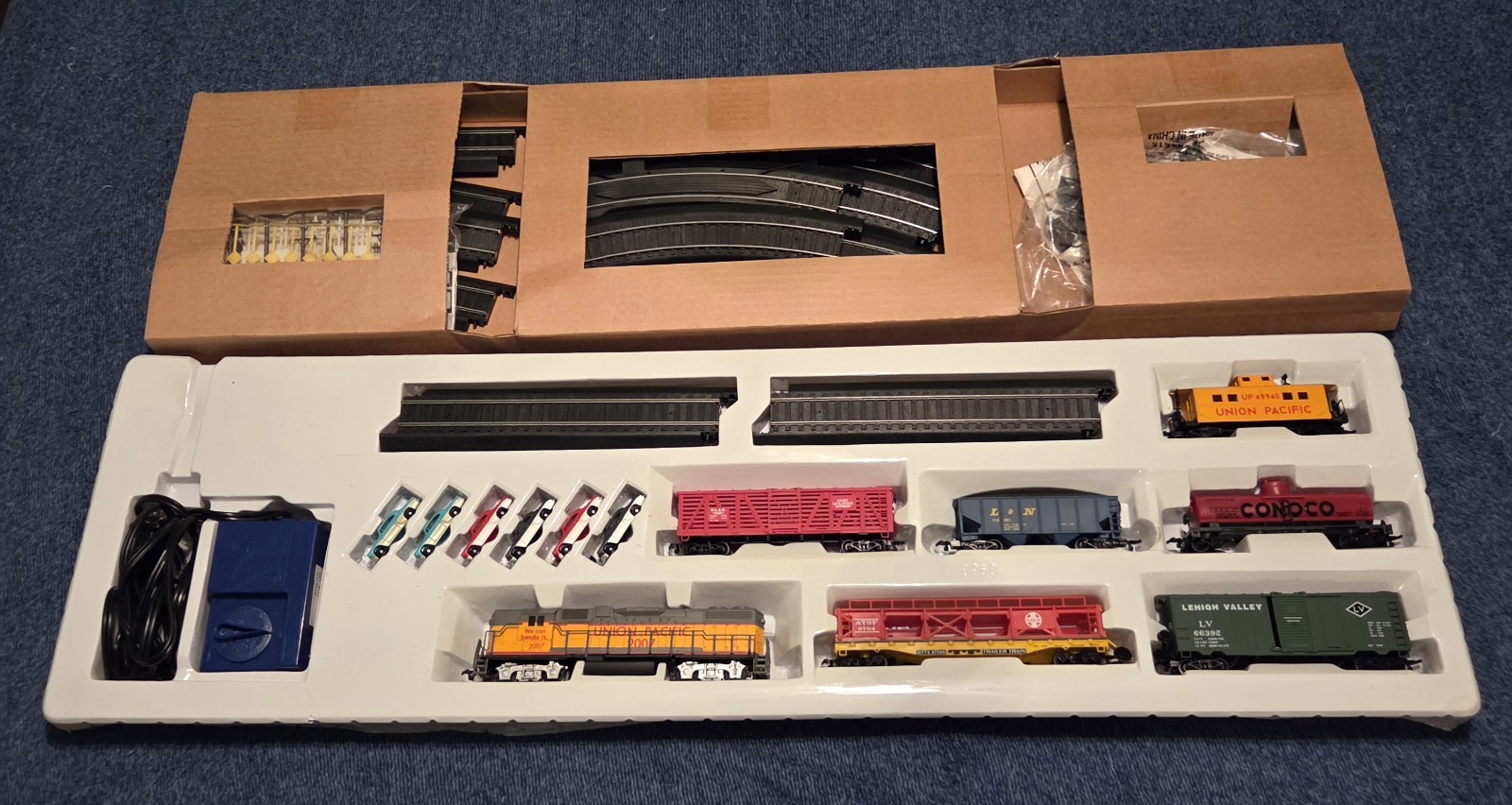 Life Like Trains Thunder Express HO Scale Electric Train Set Union Pacific