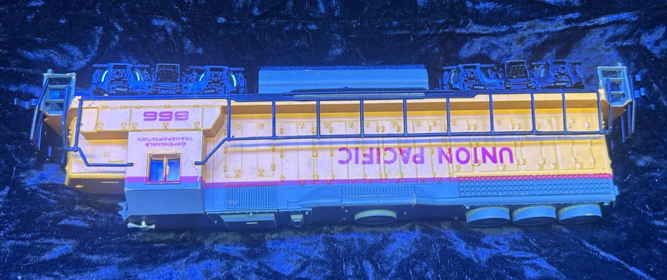 BACHMANN HO SCALE UNION PACIFIC RAILROAD GP40-2 POWERED LOCOMOTIVE #866 WORKS #8
