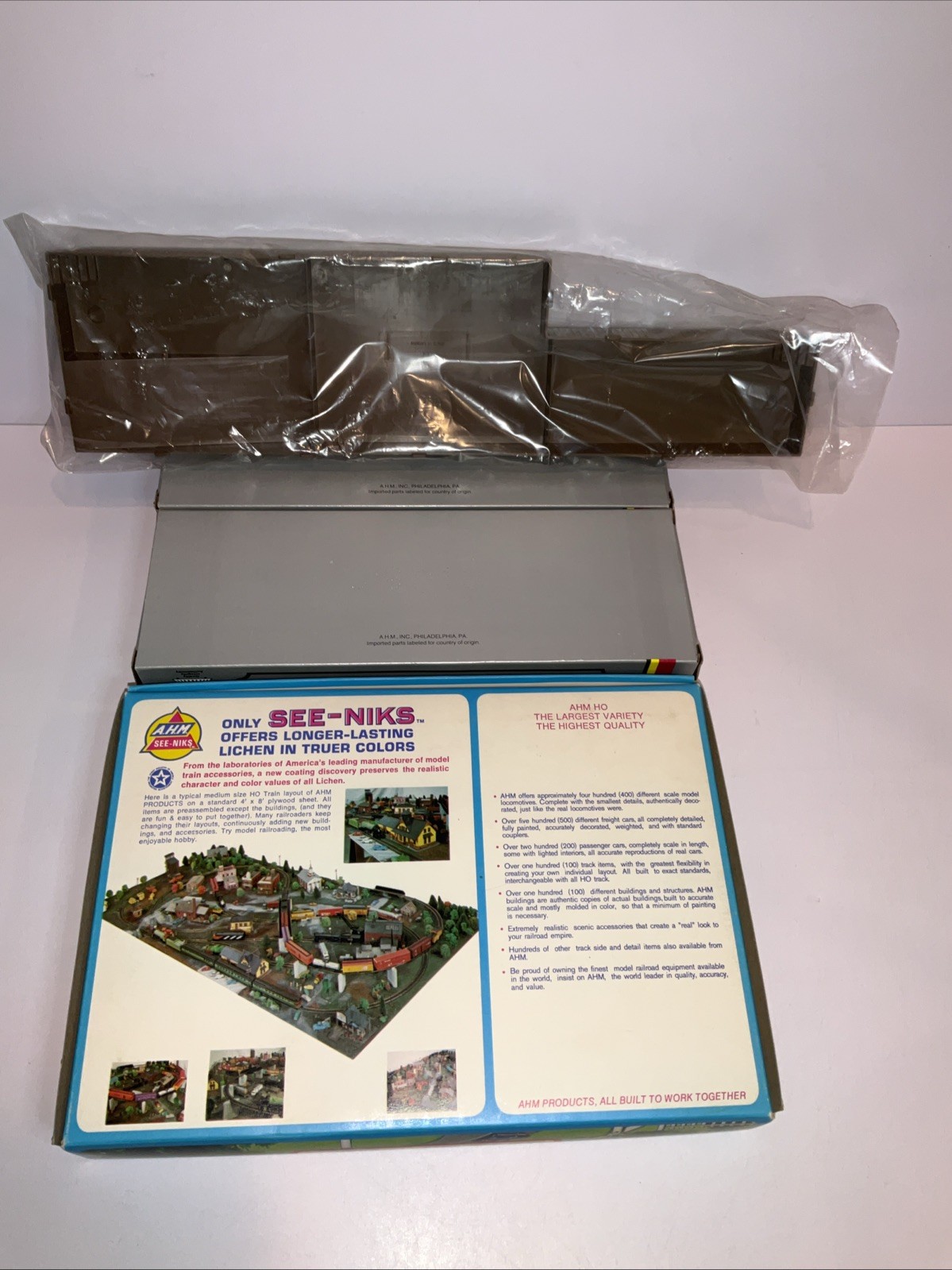 Vintage AHM HO Train Lot SEE-NIKS Crossing Gate 2 Boxcars NOS Boxed