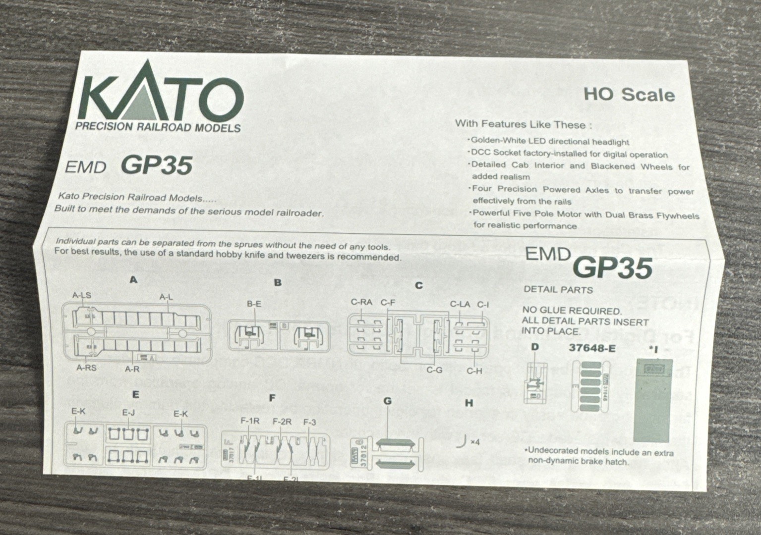KATO HO #37-3022 AT&SF EMD GP35 Phase Ia w/DB #3305 Dress Blue DCC Ready & NIB!