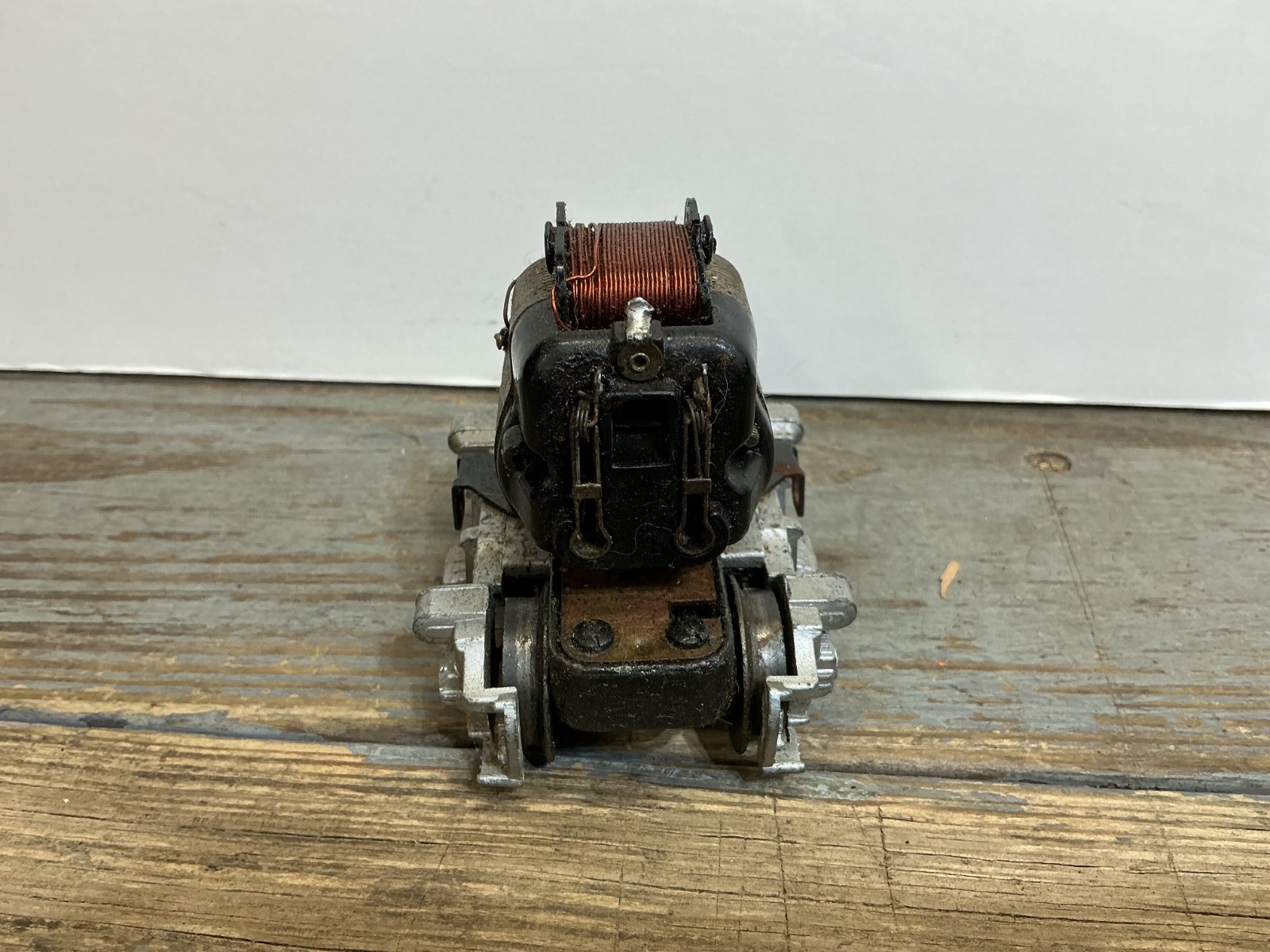 Lionel 2343 Santa Fe F3 Diesel Motor and Truck