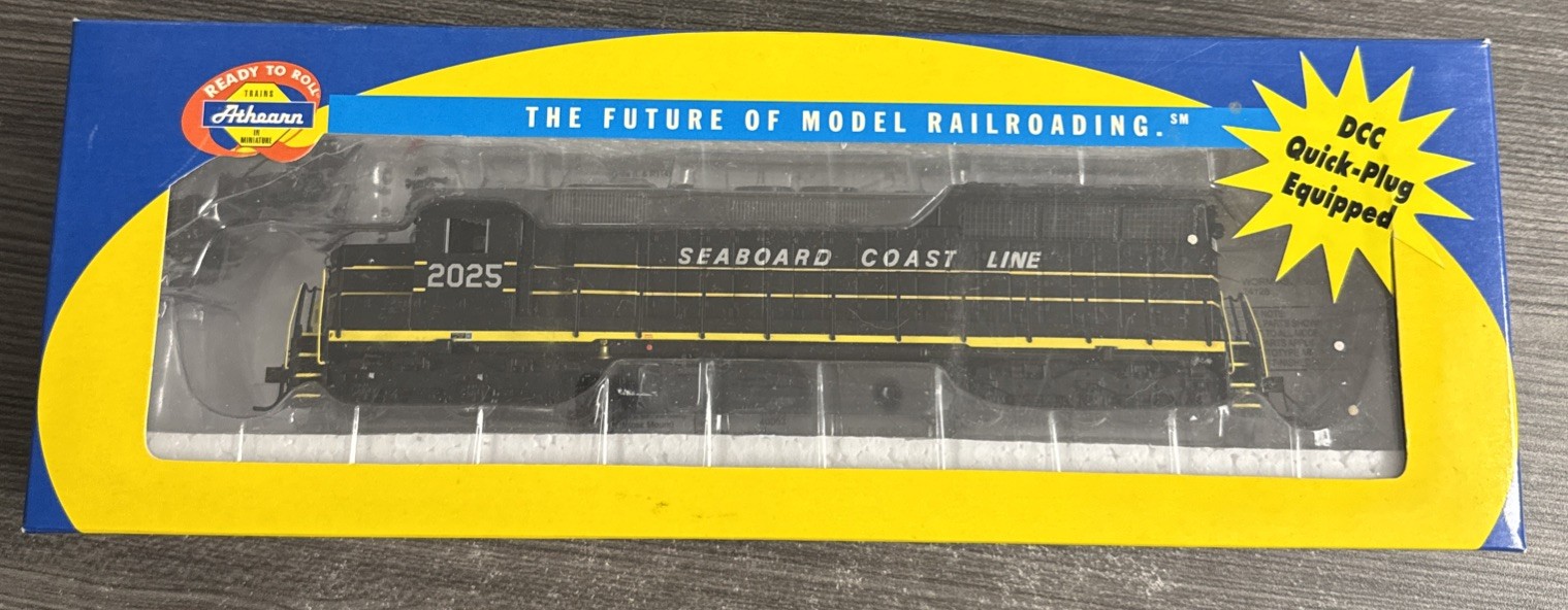 Athearn HO #95447 Seaboard Coast Line SD45 Diesel Loco #2025 – DCC Ready & LNIB!