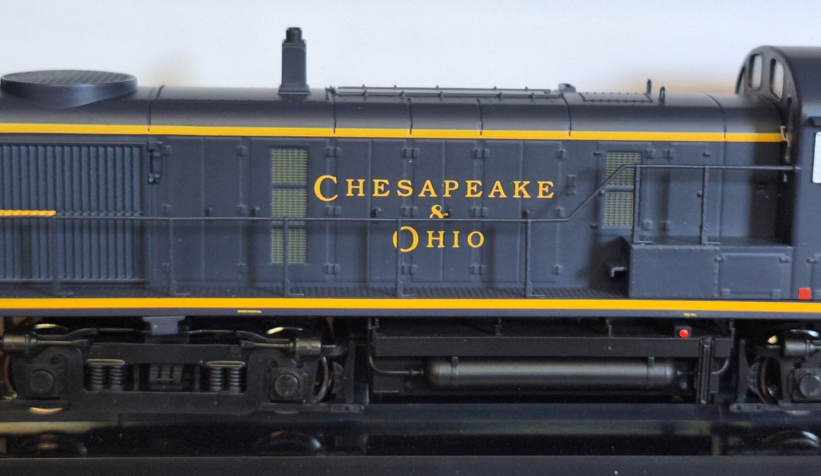 Bowser Executive Line #25196 HO Alco RS-3 ph 3 Chesapeake &Ohio #5601 w/LokSound