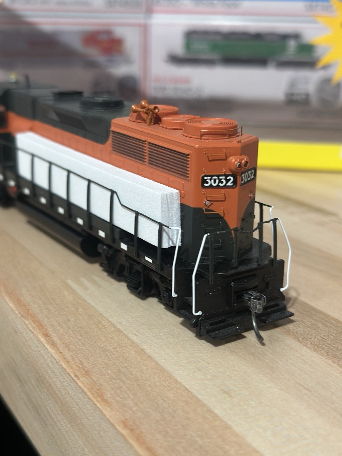 Athearn HO EMD GP35 Great Northern #3032 Diesel Locomotive DCC added LNIB