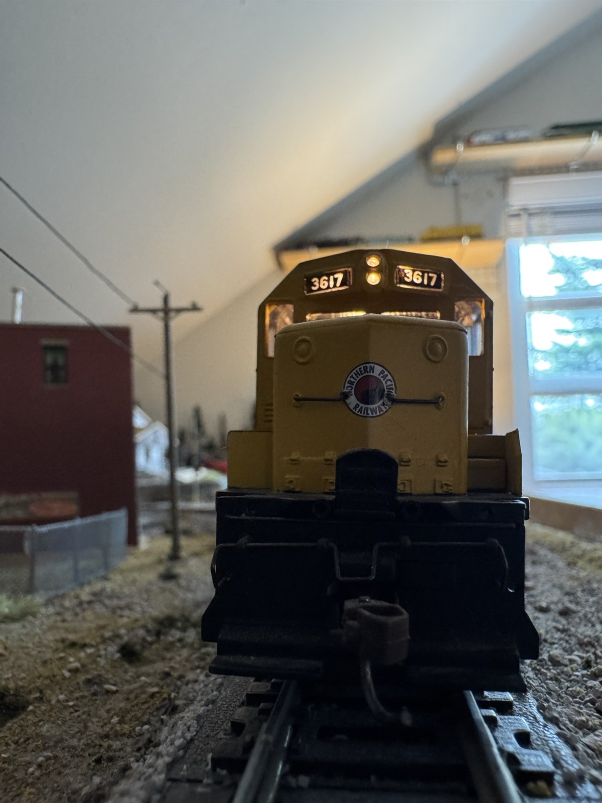 Bachmann 11625 – HO Scale EMD SD45 Northern Pacific 3617