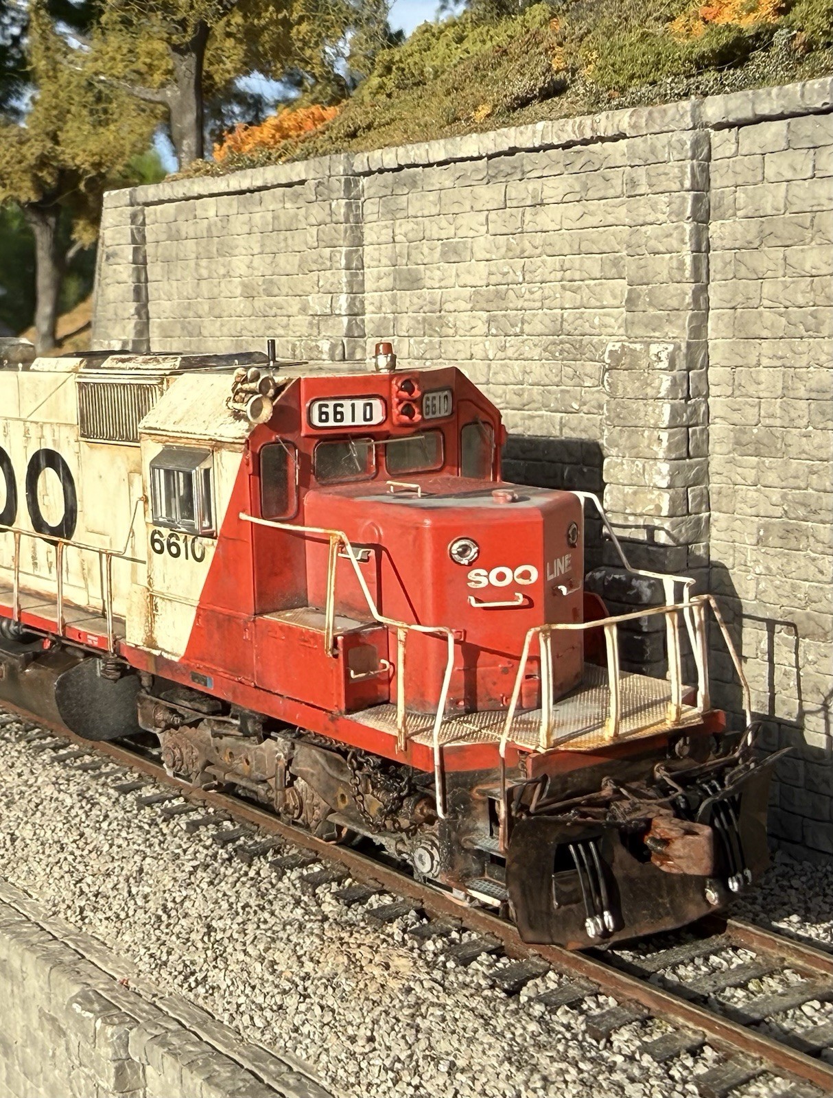 HO ScaleTrains Rivet Counter SD40-2 Soo Line #6610 Sound/DCC /NIB/weathered