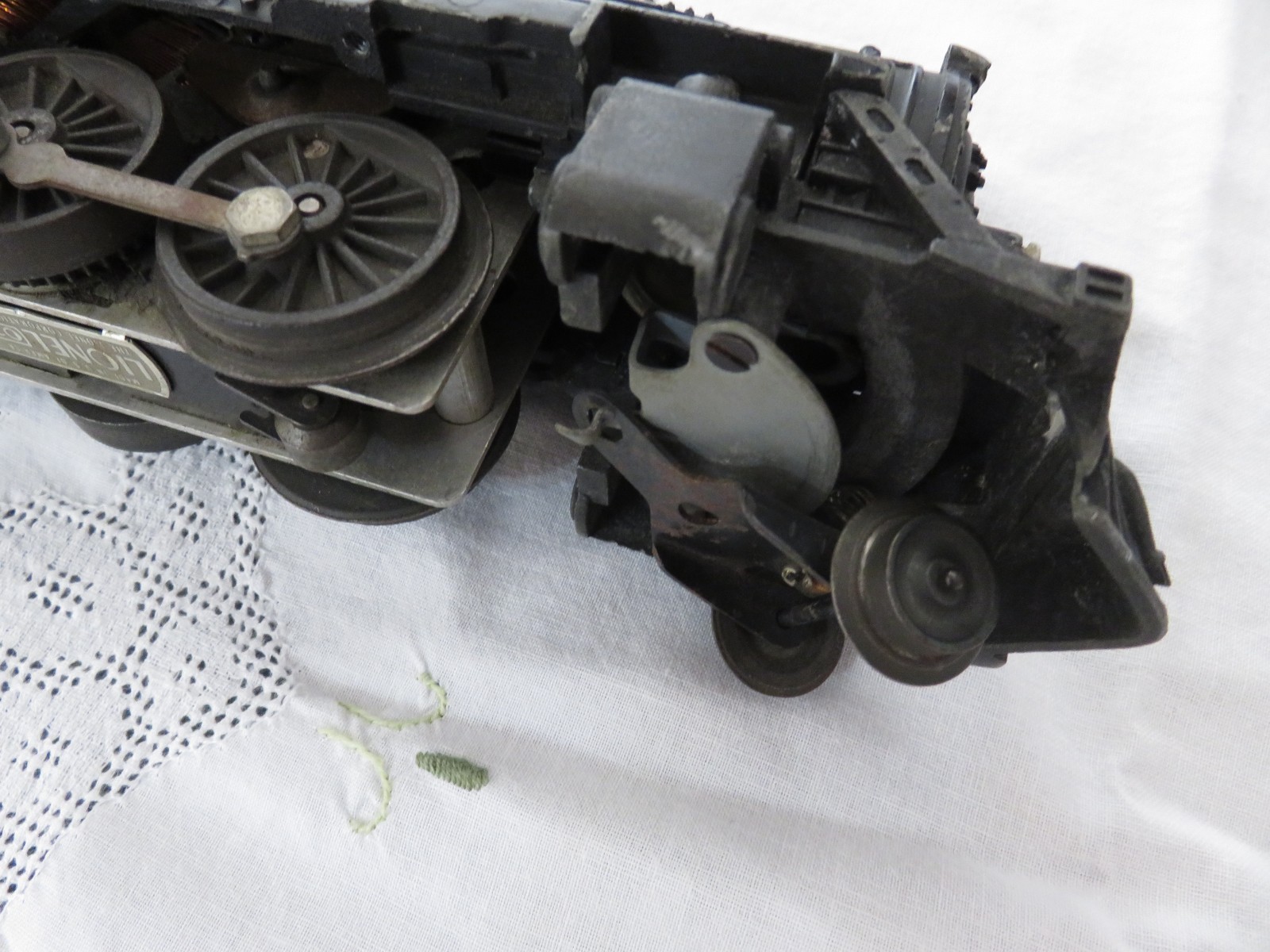 Vintage 1952 Lionel Steam Locomotive No. 2037 Cast iron O-27 gauge Untested