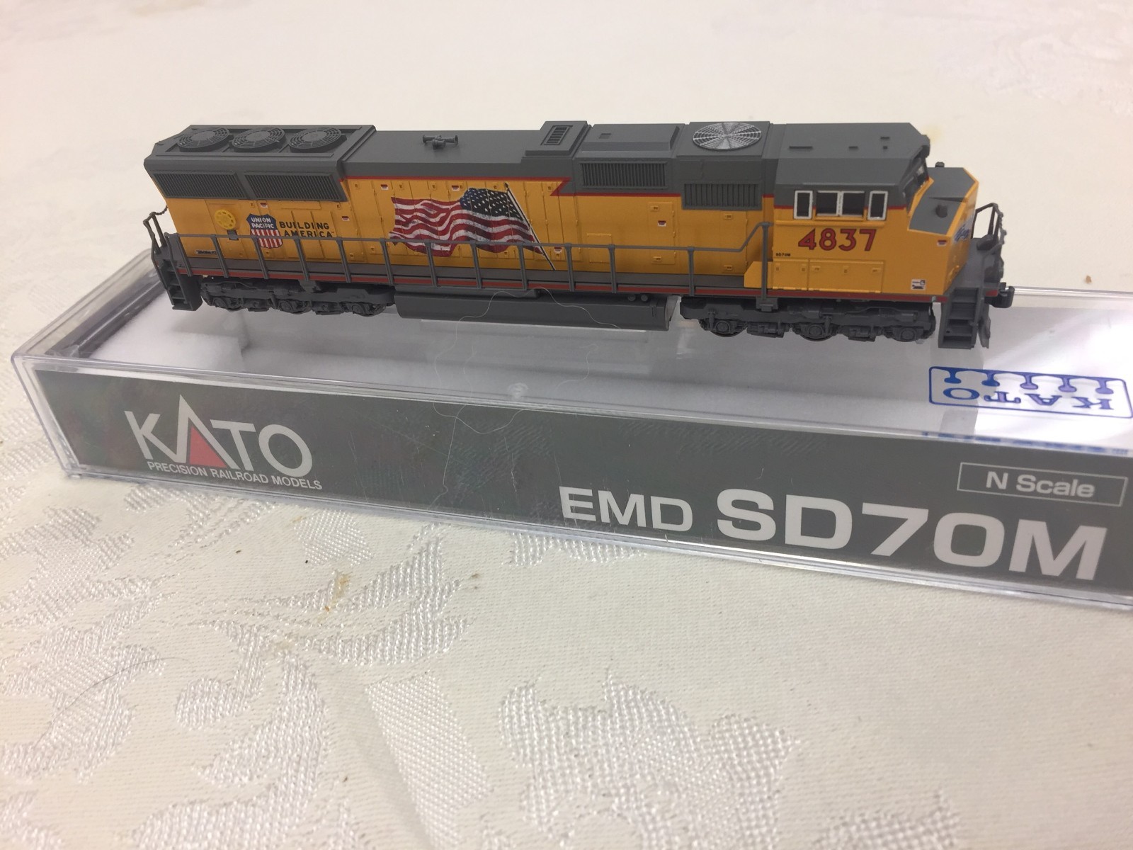 KATO Union Pacific – EMD SD70M Rd #4837 – *MINT* – OOP