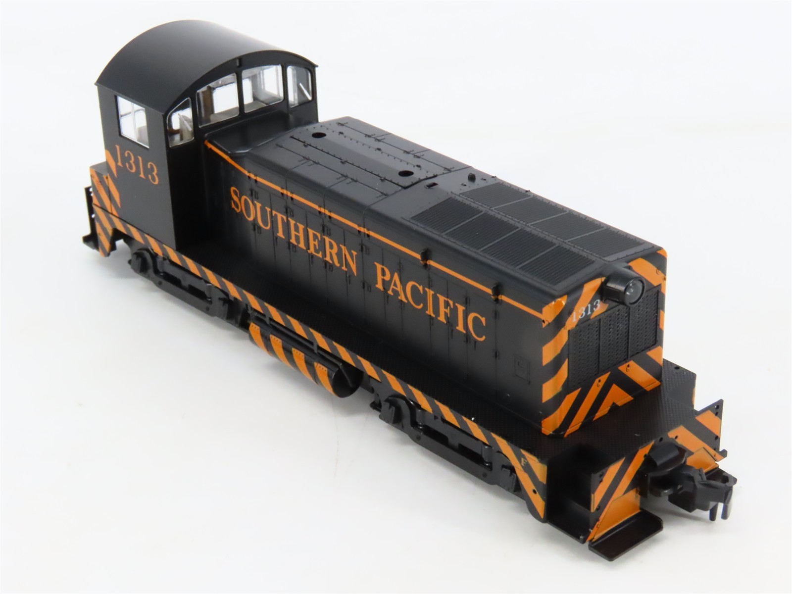 HO Scale KATO 37-1010 SP Southern Pacific EMD NW 2 Ph. 1 Diesel Switcher #1313