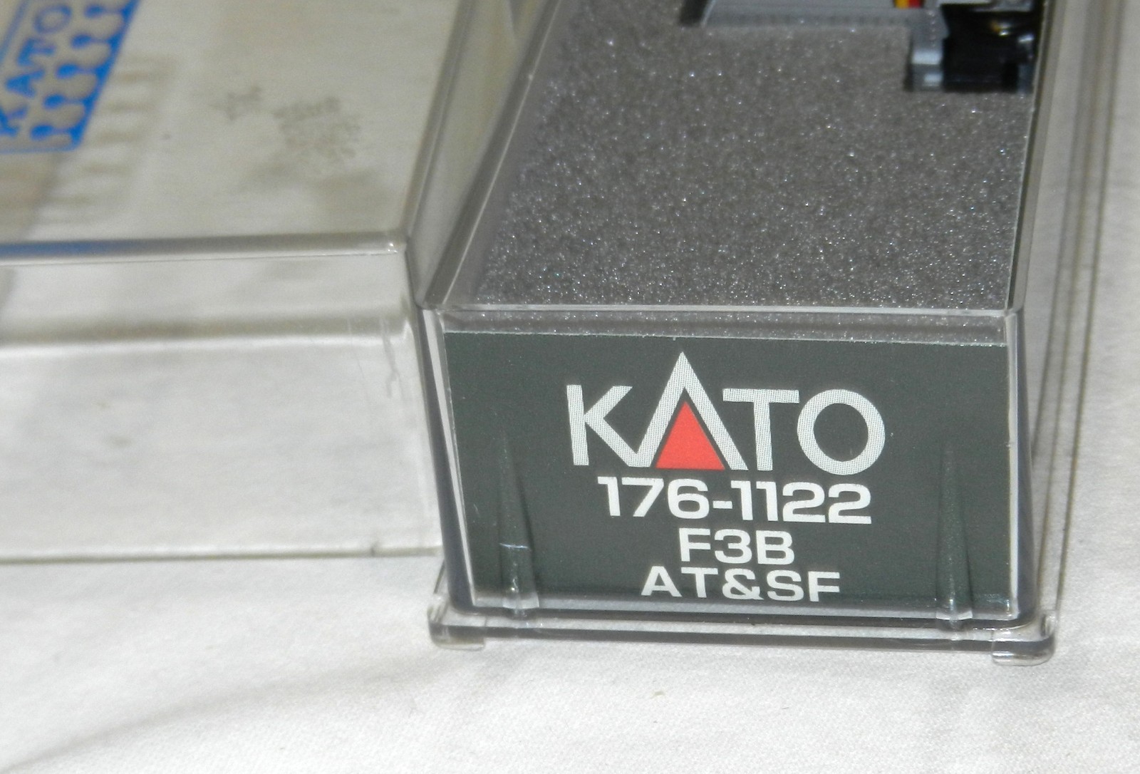 N Kato 176–1122 F3-B Santa Fe LNIB with DCC see video