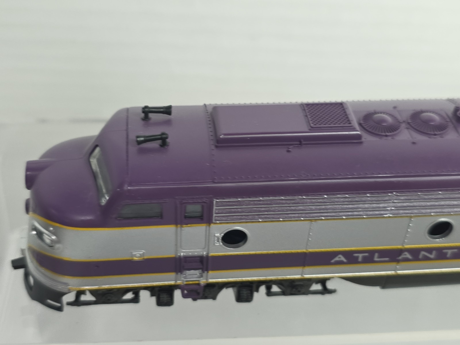AHM/Mehano HO Scale ACL Atlantic Coast Line E8 Diesel Loco AA Power & Dummy Runs