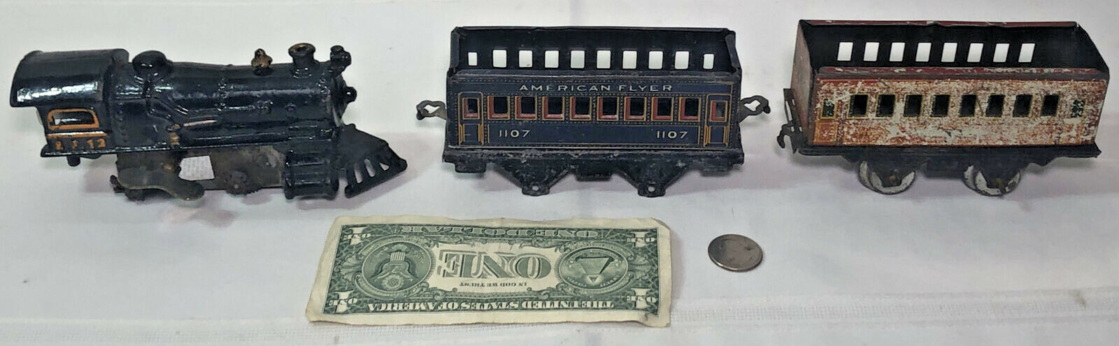 Vintage Cast Iron Wind Up Train Locomotive Engine A.F. 12 with 2 passenger car