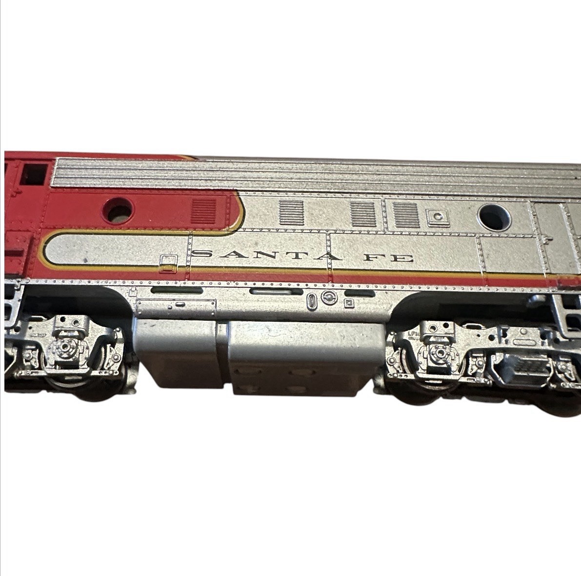 HO Locomotive 42005 Santa Fe – Buy 3 Get 2 Free