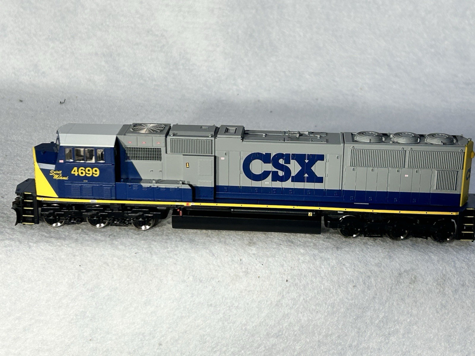 Nice Athearn Genesis CSX Spirit Of Miami SD-70M DCC Ready HO