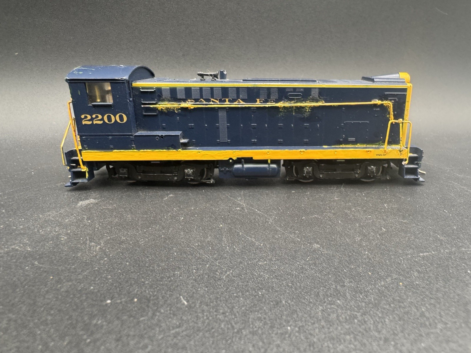 Athearn HO S-12 ATSF/Santa Fe #2200 PWR Diesel Locomotive Pair Tested Custom