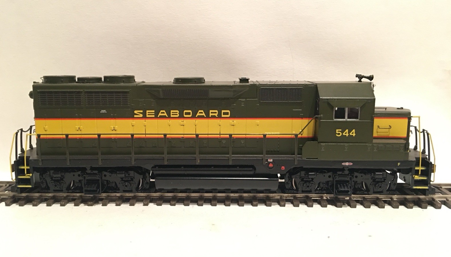 HO Athearn RTR Seaboard Air Line GP35 Powered Diesel Locomotive SAL #544
