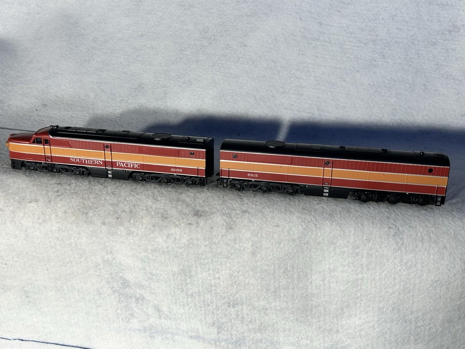 Nice Athearn Southern Pacific RR ALCO PA/B + 9-Car Passenger Set HO (Ex-Boxes)