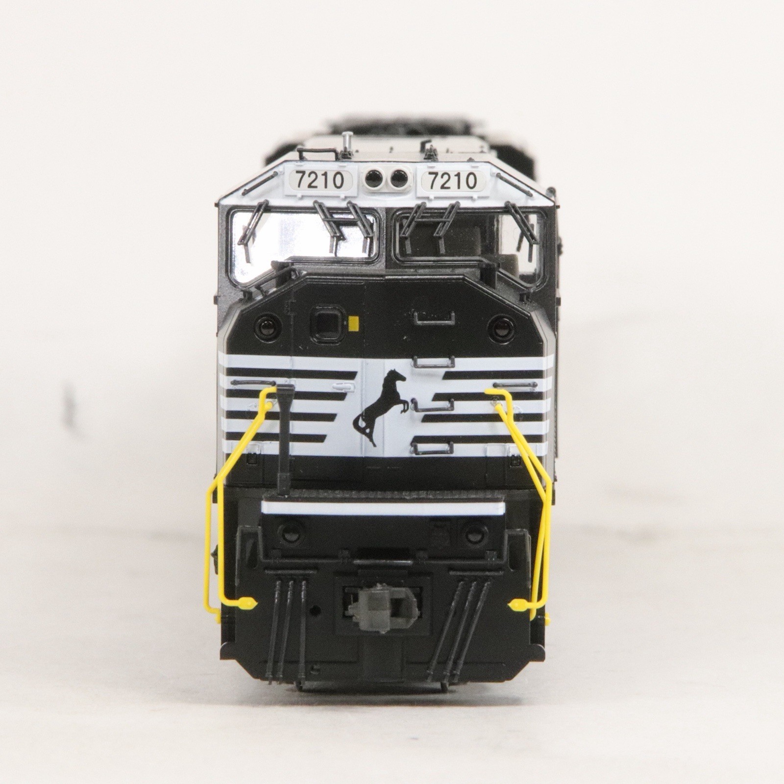 Kato HO Norfolk Southern NS #7210 SD80MAC DCC & Sound Equipped