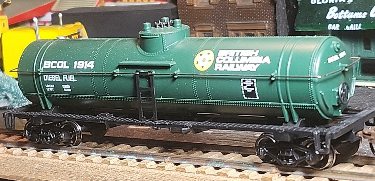Walthers HO=1/87 Tank Cars-BCOL=BRITISH COLUMBIA RAILWAY-BUILT-RTR-LAYOUT-MW